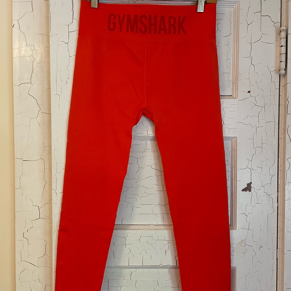Never worn, brand new leggings, super comfy!
